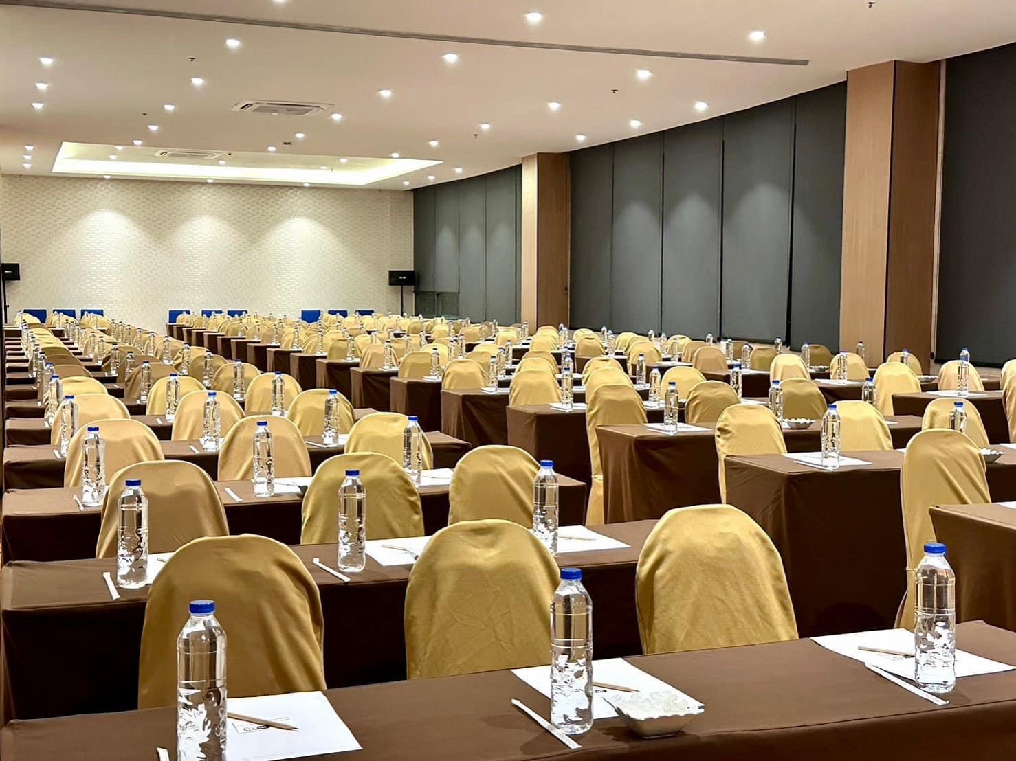 Meeting Room up to 150 seats
